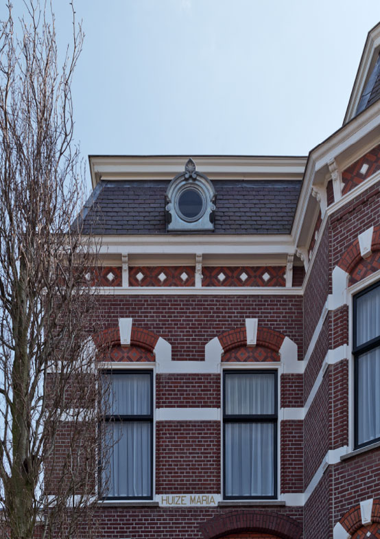 Zinken ossenogen en façade-venster herenhuis Helmond